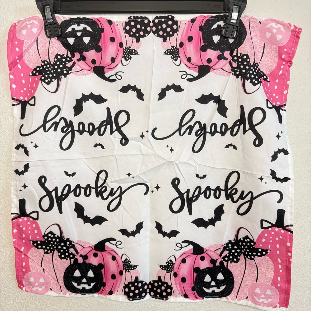 NWOT Pumpkin Pink, Black and White Placemats, napkins. 6 INCLUDED in this set.